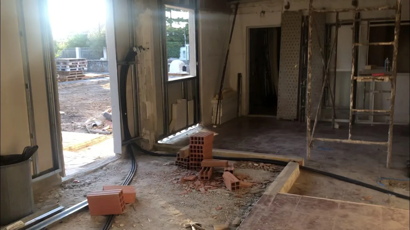 Antes — interior em obra