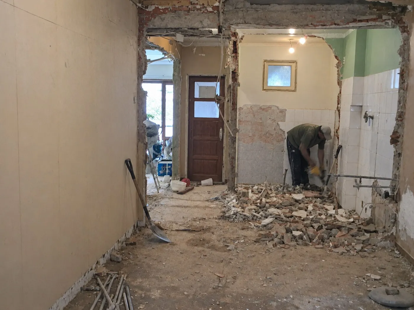 Antes — obra em demolição