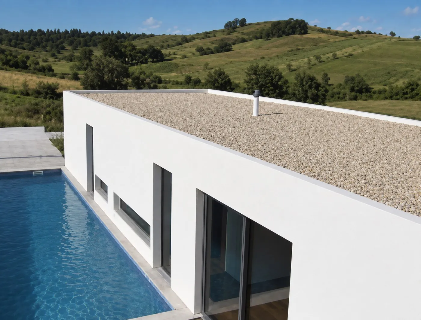 Cobertura e vista sobre a piscina